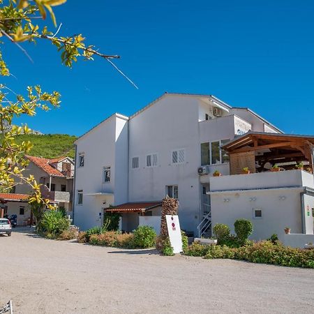 Apartments By The Sea Sumpetar, Omis - 2808 ภายนอก รูปภาพ