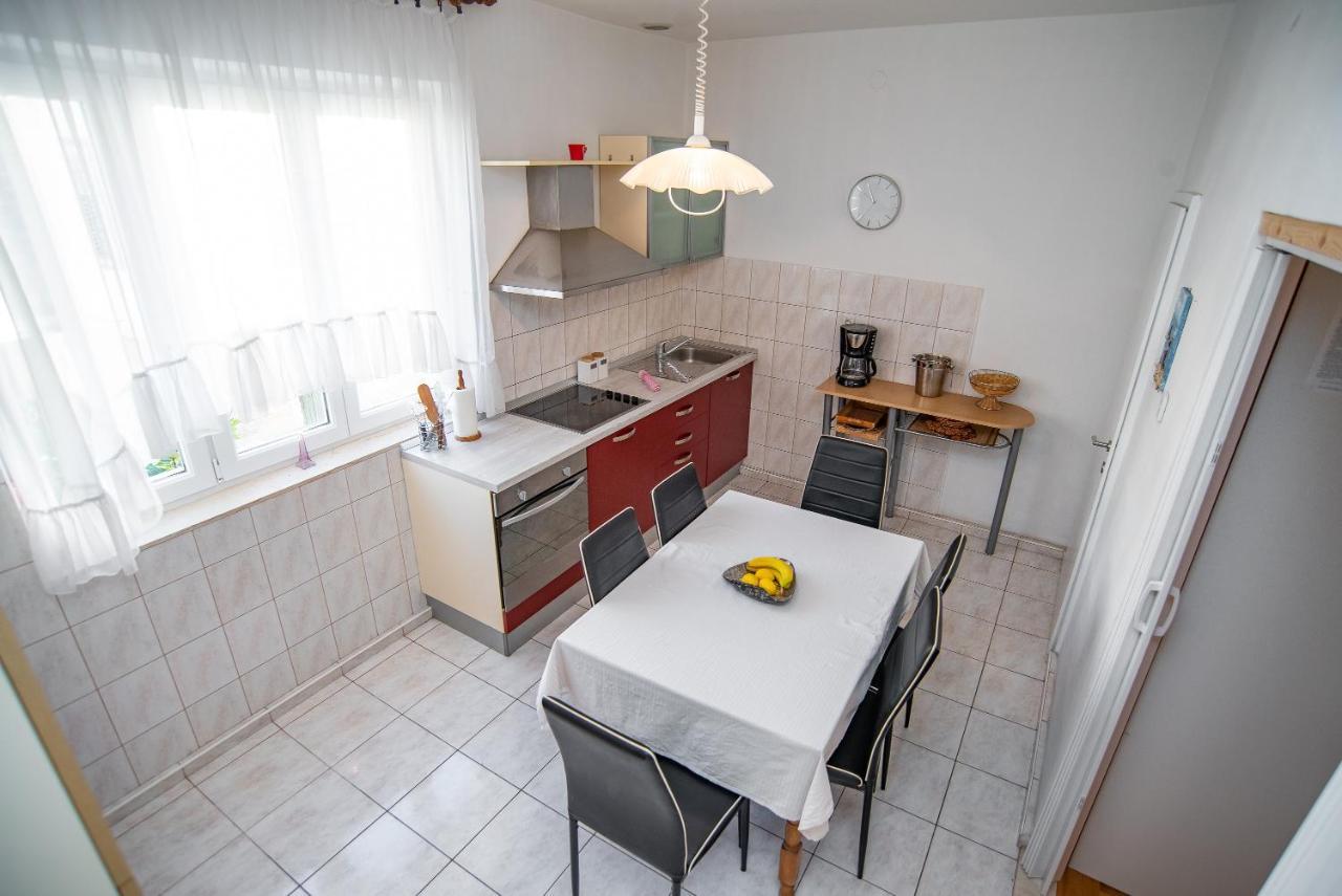 Apartments By The Sea Sumpetar, Omis - 2808 ภายนอก รูปภาพ