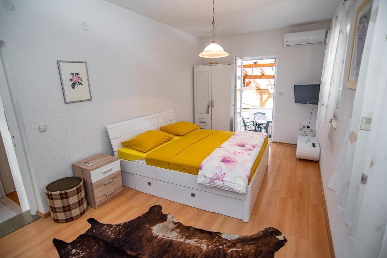 Apartments By The Sea Sumpetar, Omis - 2808 ภายนอก รูปภาพ