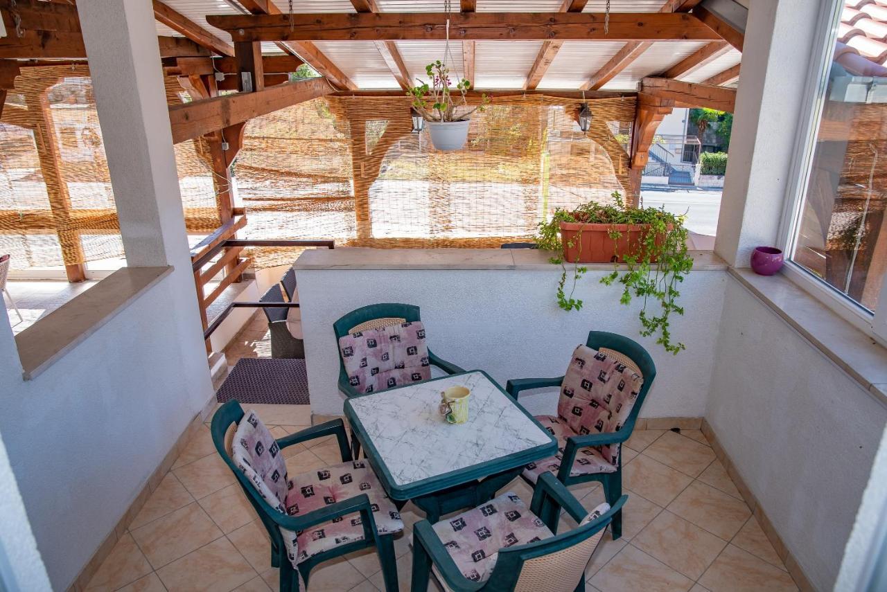 Apartments By The Sea Sumpetar, Omis - 2808 ภายนอก รูปภาพ